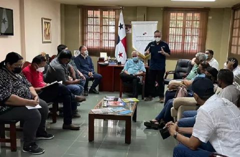 Transportistas de carga agrícolas y autoridades del Mida se mantienen reunidos en Chiriquí