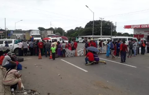 Protestas y cierres de calles en Panamá, empiezan a generar desabastecimiento de gasolina y alimentos