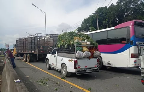 Cierre de la vía Interamericana por indígenas en Chiriquí cumple más de 24 horas
