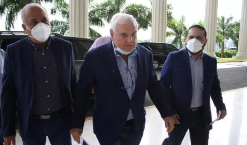 ¿Cúal es el trasfondo de los ataques al expresidente Ricardo Martinelli?