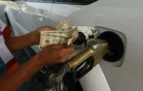 Precios de los combustibles bajan a partir del viernes 12 de agosto; siguen por encima del precio tope fijado