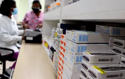 Producción nacional de medicamentos vuelve a estar sobre la mesa