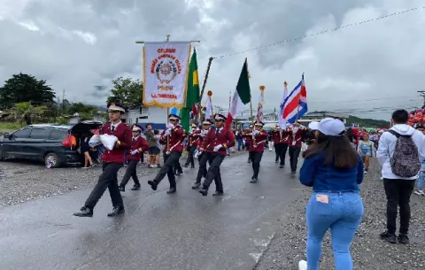 La Parada de las Flores en Tierras Altas resultó todo un éxito