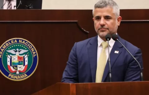 Rafael Sabonge responde por condición de las carreteras; diputados le advierten que dan vergüenza