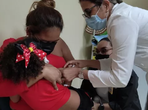 Chiriquí registra baja incidencia en vacunación a menores contra la Covid-19