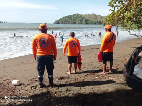 Guardavidas y mascarilla obligatorios en paseos a playas