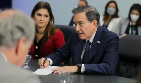 Funcionarios se  'burlan' de pedido de Laurentino Cortizo