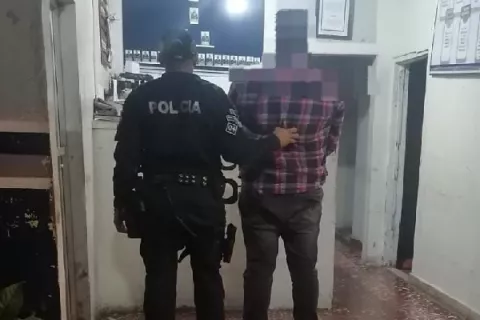 Ordenan detención a hombre por robo y homicidio de policía