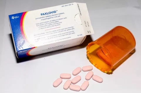 Alerta por Paxlovid, medicamento oral contra covid-19