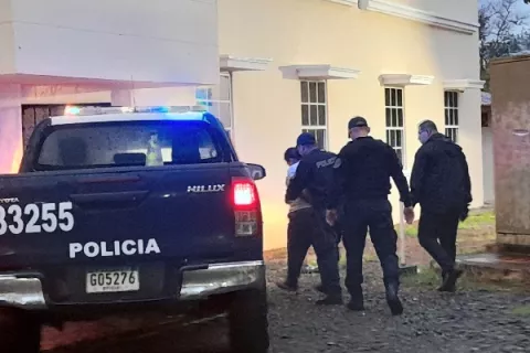 Detienen al padre y madrastra de menor quemada en Chiriquí