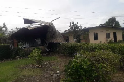 Dúplex afectado por los fuertes vientos en Alto Boquete