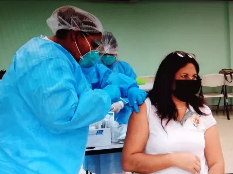 Activan puestos temporales para vacuna contra la influenza