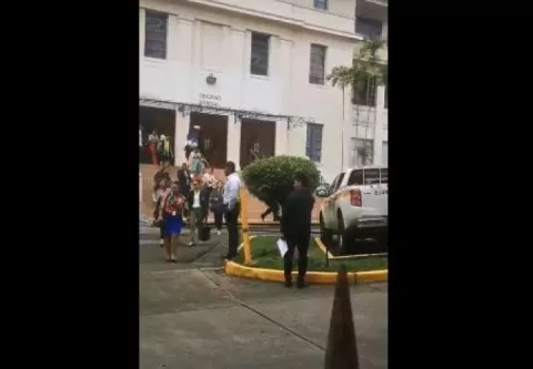 Evacúan personal de la Corte Suprema ante amenaza de bomba