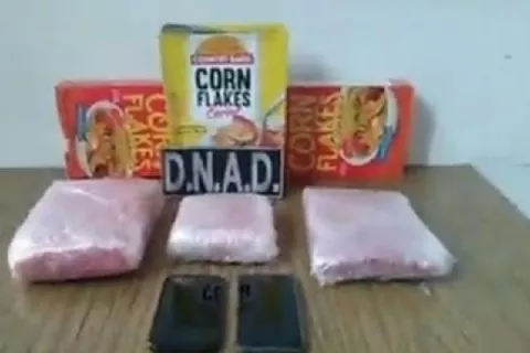 Caen con tres cajas de cereal con sustancias ilícitas