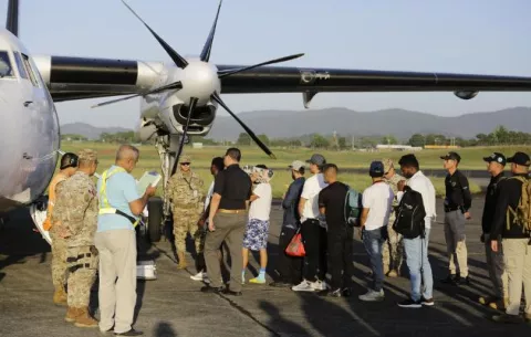 Panamá deporta y expulsa a un grupo de 30 colombianos