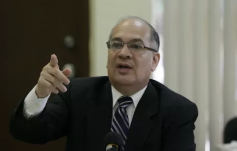 Procurador González dará hoy su opinión del contrato minero 