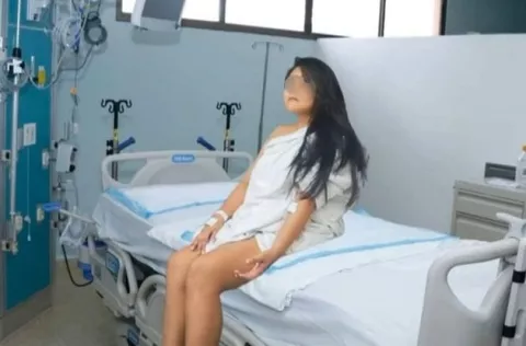 Un ataúd con una muñeca y una bebé que nunca existió