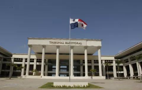  TE sanciona a candidatos por colocación indebida de propaganda