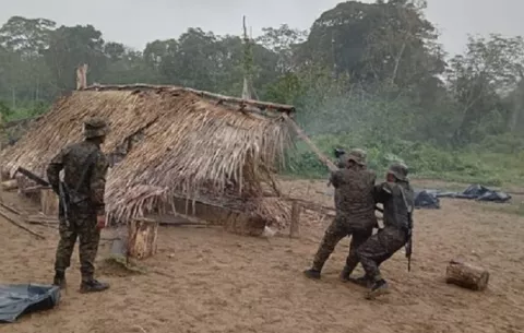Campamento ofrecía wifi y carga de celular a migrantes en plena selva
