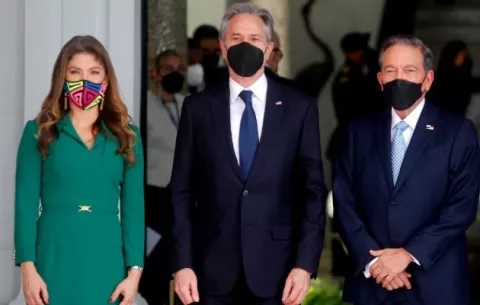 Blinken conversó con Mulino sobre migración, economía y seguridad