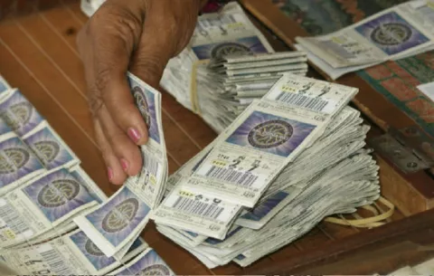 Lotería estudia mejorar los premios de los chances y billetes