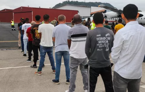Panamá coordina vuelos de expulsión y deportación hacia China