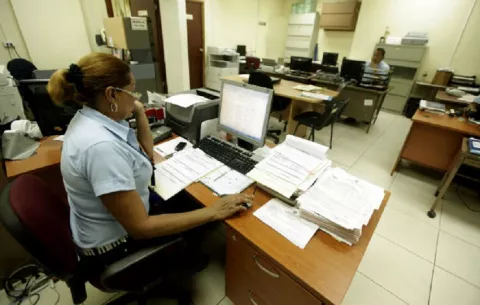 Afinan borrador de reformas a la ley de carrera administrativa 