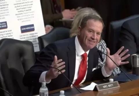 Senador presenta resolución para que Panamá rompa con China