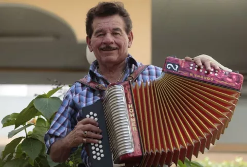 ¡El rey de la música típica ya tiene su calle! Dorindo Cárdenas recibe un homenaje