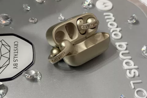 Motorola y Swarovski colaboran para diseñar unos lujosos auriculares inalámbricos
