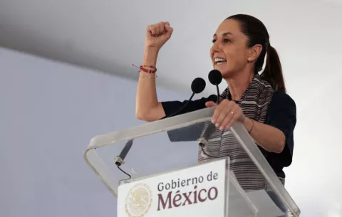 Sheinbaum promete 'defender dignamente' a los mexicanos en reunión con Trump en el G7