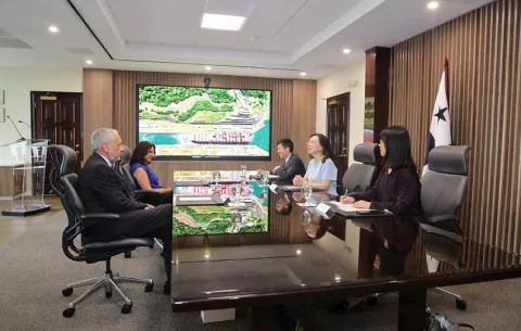 ¿Qué temas abordaron la embajada de China y la Autoridad del Canal de Panamá en su encuentro?