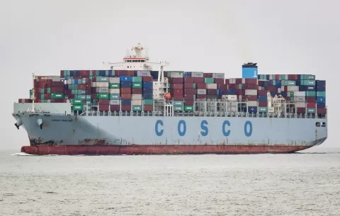 Bloomberg: naviera estatal china Cosco exige participación en compra de puertos panameños