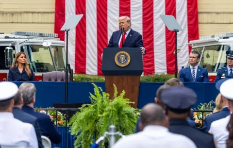 Trump recuerda a las víctimas del 11S con un acto solemne en el Pentágono