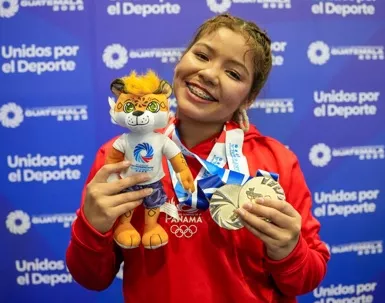 Kelly Aparicio levanta dos medallas de oro para Panamá en los Juegos Centroamericanos
