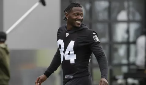 Ex NFL es extraditado a EE.UU. para enfrentar juicio por intento de asesinato