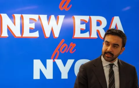 Zohran Mamdani, alcalde de Nueva York, asume en una estación de metro histórica con diseño español