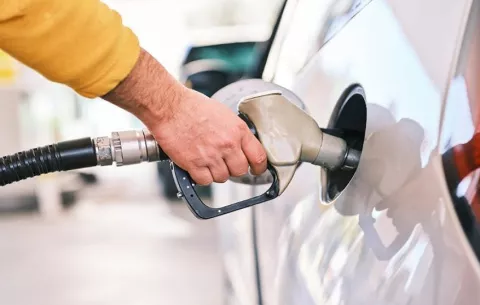 Bajan precios de los combustibles a partir del 26 de diciembre
