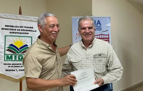 Mida entrega certificados de buenas prácticas agrícolas  a 16 productores chiricanos