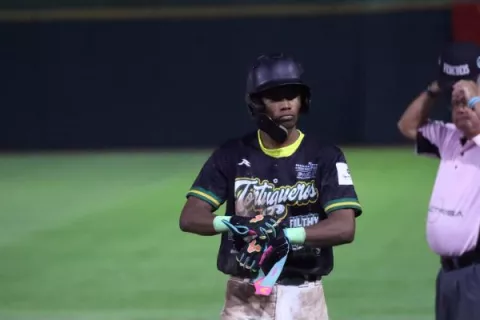 Jael Escobar, de Bocas del Toro, sigue líder de bateo en el  béisbol Juvenil