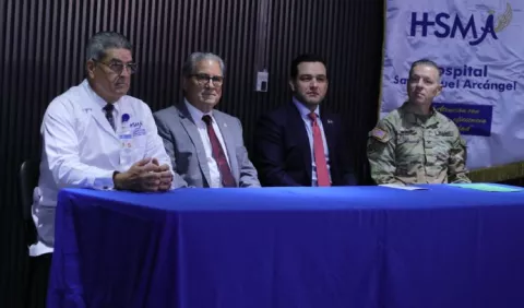 Médicos extranjeros es una opción de varias para atención de salud