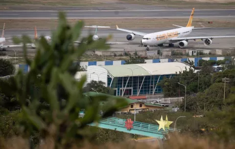 Venezuela cierra 2025 con una operatividad aérea limitada y en busca de atender la demanda