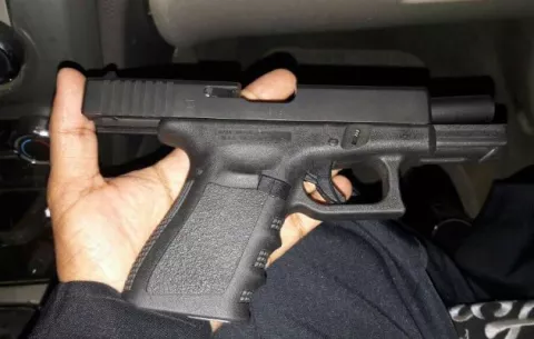 En Colón le quitan el arma a unidad policial  y se suspende evento festivo