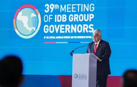 Mulino destaca a Panamá como destino seguro para la inversión durante reunión del BID