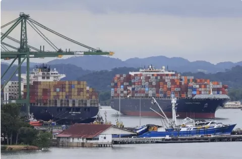 Hutchison quiere negociar operación de puertos con Panamá 