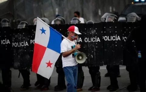 Retiran proyecto ley que busca castigar con cárcel cubrirse la cara durante protestas