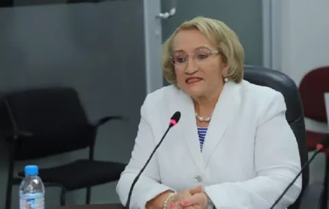 Etelvina de Bonagas no ha decidido sobre renunciar a la Unachi, asegura su abogado