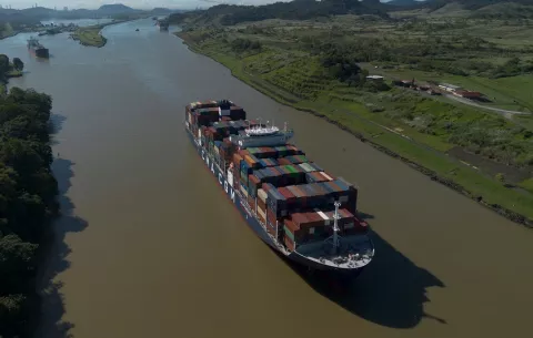 ACP ajusta calado de buques, pero mantiene tránsito estable en el Canal de Panamá ante el fenómeno de El Niño