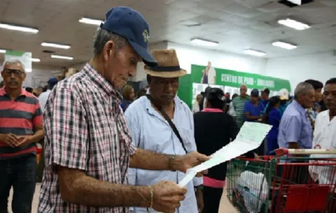 Beneficiarios del Cepanim inconformes por mala organización y largas filas 