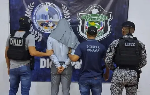 Chino detenido en Calidonia enfrenta audiencia de garantías; es señalado en su país de un fraude millonario